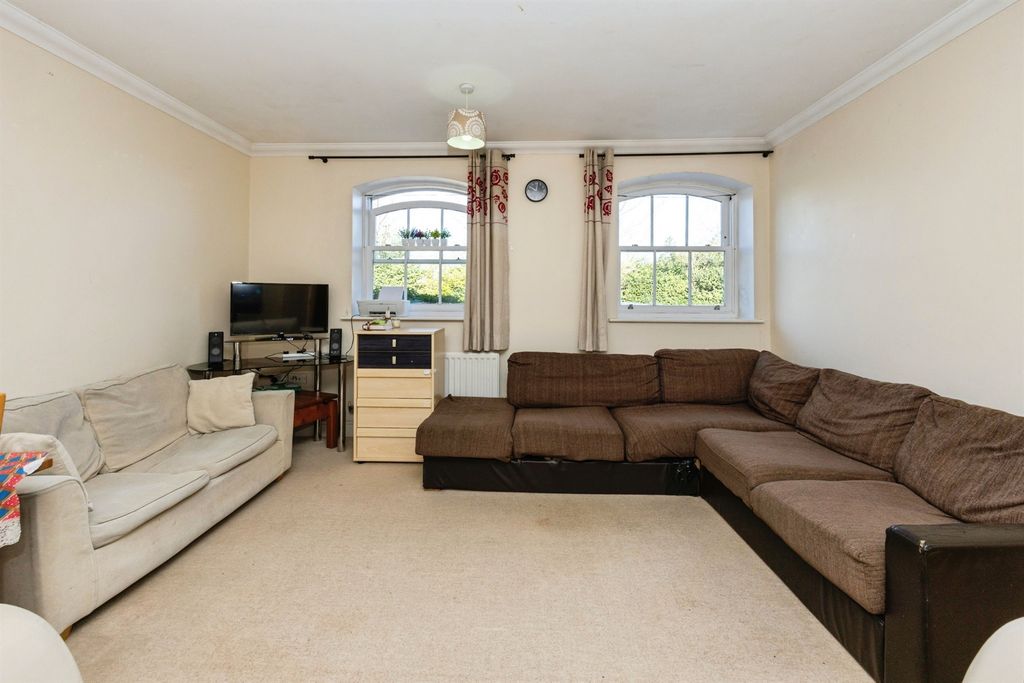 Property photo 3 of 10 Living Room