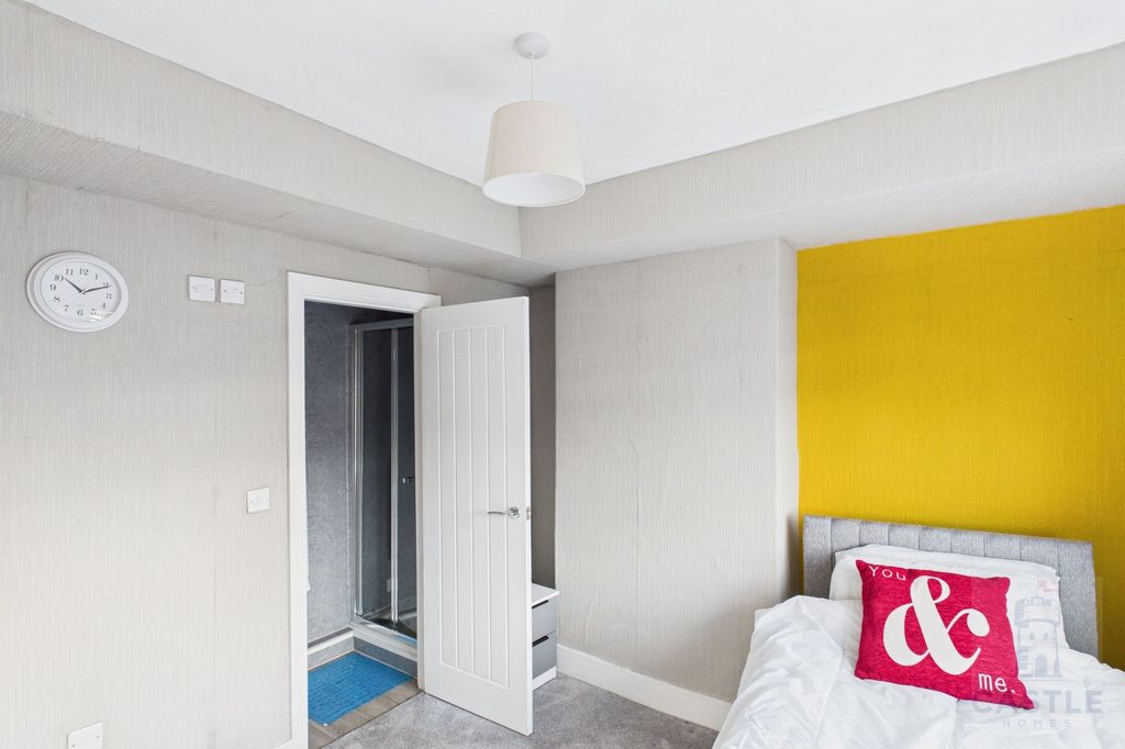 Property photo 2 of 9 Bedroom 1