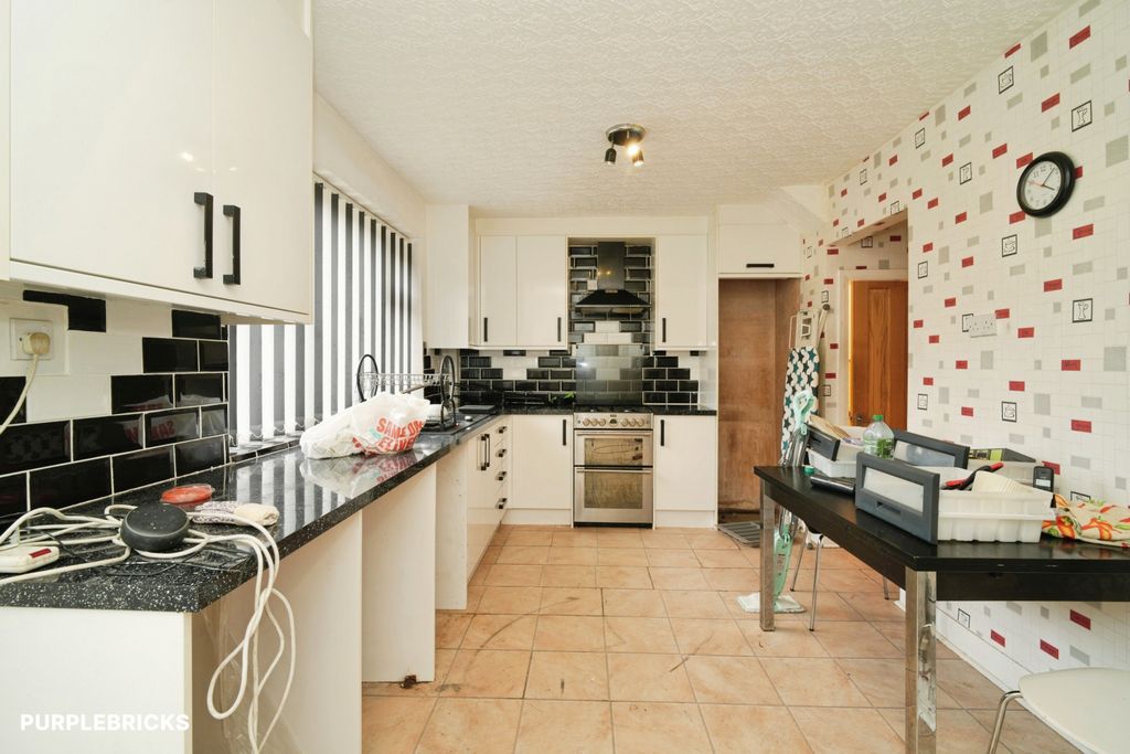 Property photo 3 of 15 Kitchen/Dining Room