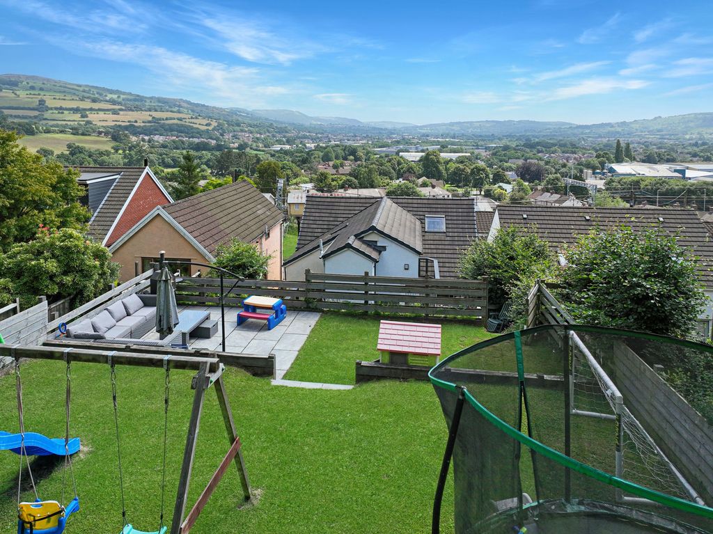 Property photo 2 of 43