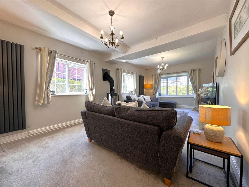 Property photo 2 of 24 Generous Living Room 393