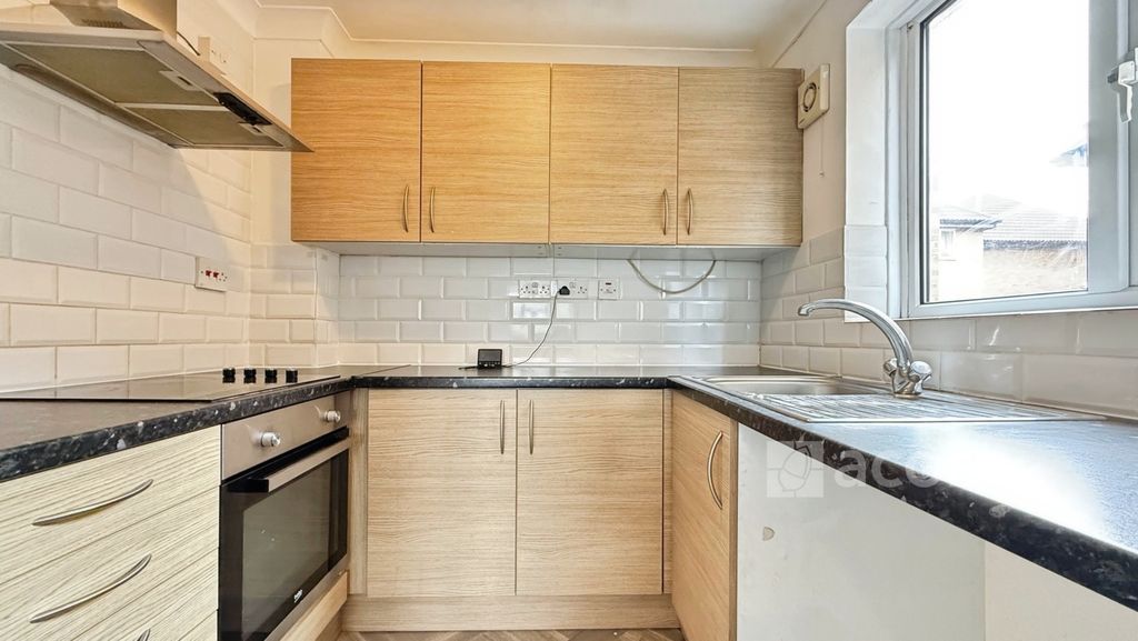 Property photo 2 of 3 9Eb21E7B--4610-A5...