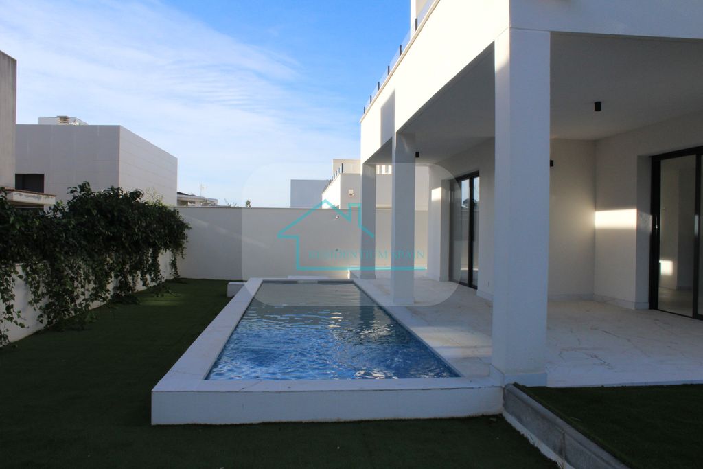 Property photo 2 of 38