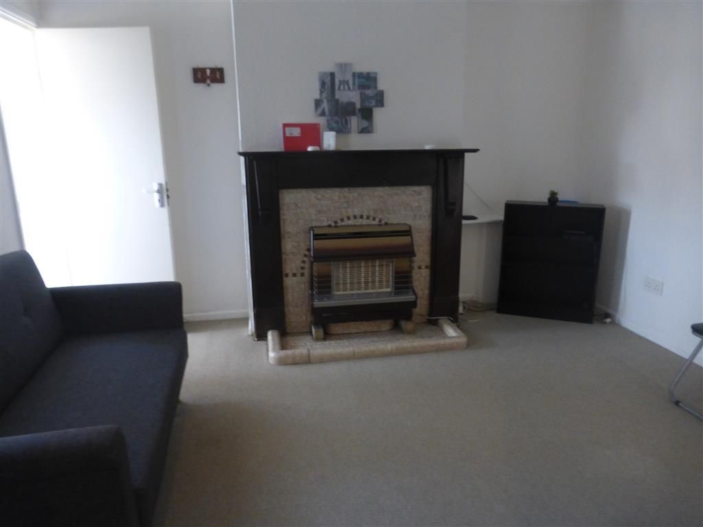 Property photo 3 of 7 Living Room