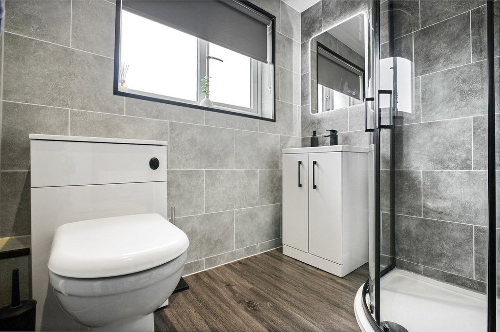 Property photo 2 of 25