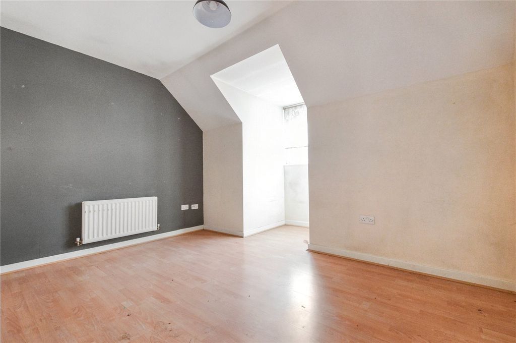 Property photo 3 of 8 Picture No. 16