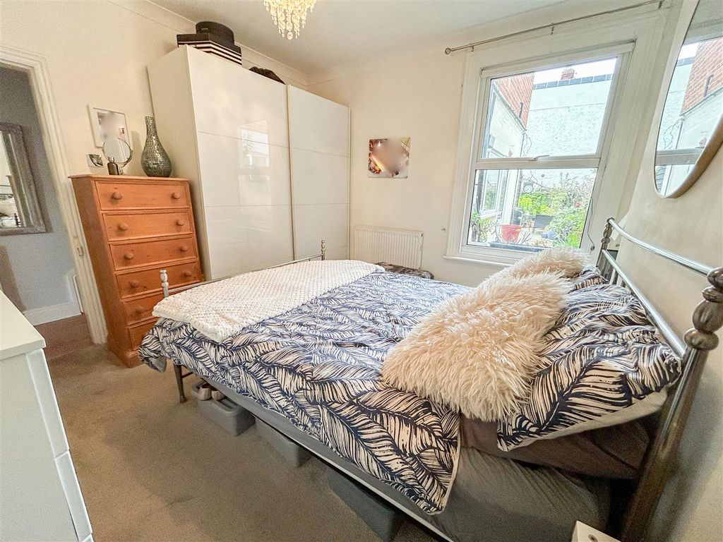 Property photo 2 of 18 Bedroom