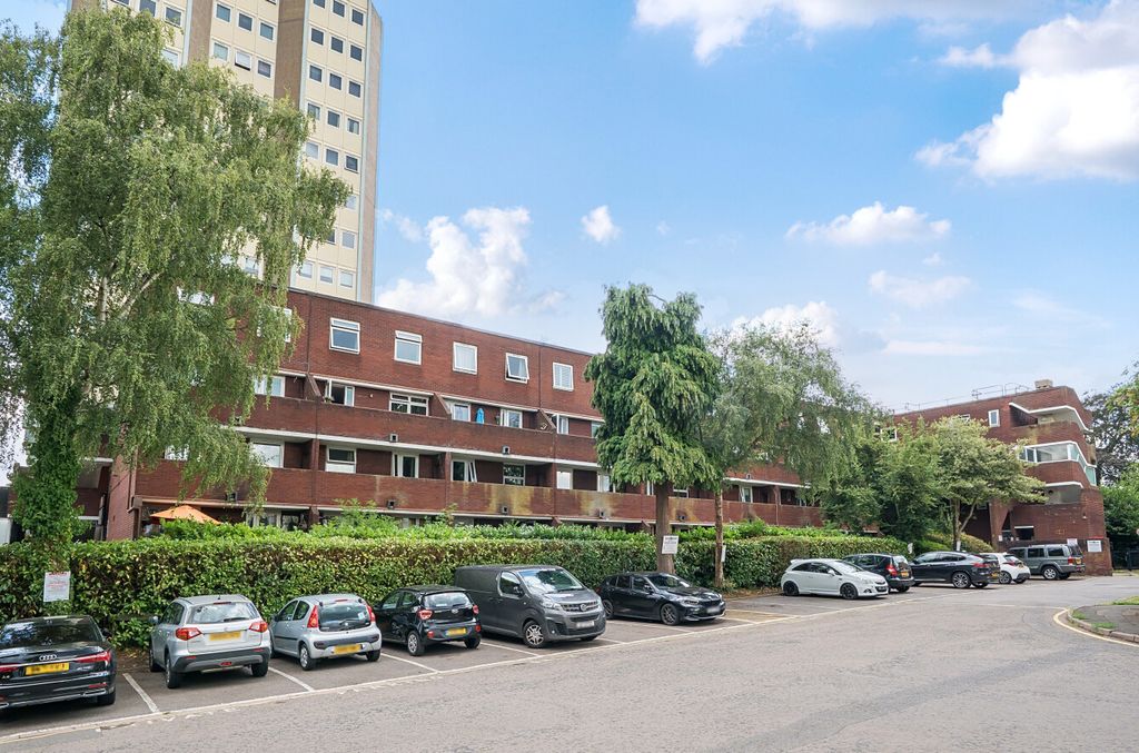 Property photo 1 of 11 1327679-1-687E631...