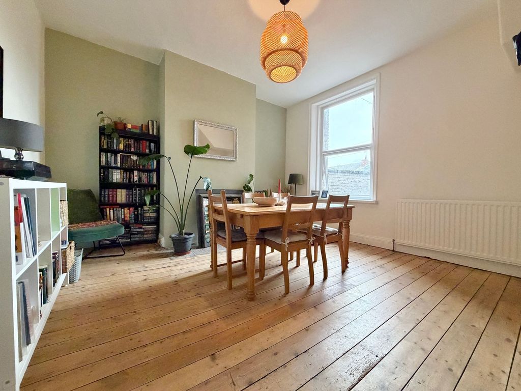 Property photo 3 of 14 Dining Room