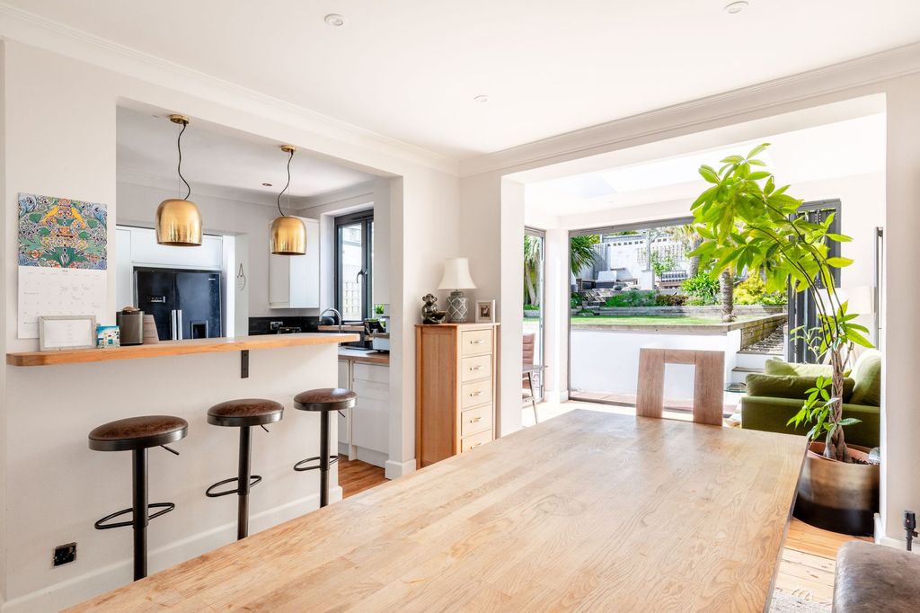 Property photo 3 of 26