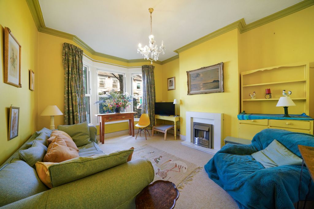 Property photo 2 of 12