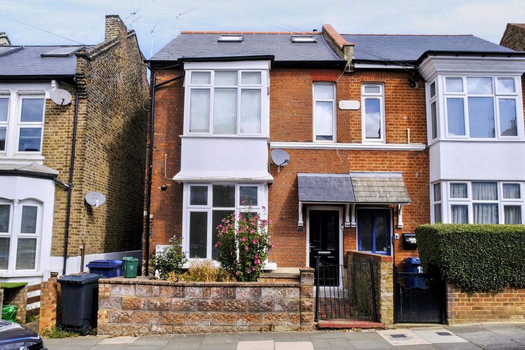 Property photo 1 of 16 13 Birkbeck Avenue, Acton, London, W3 6Hx