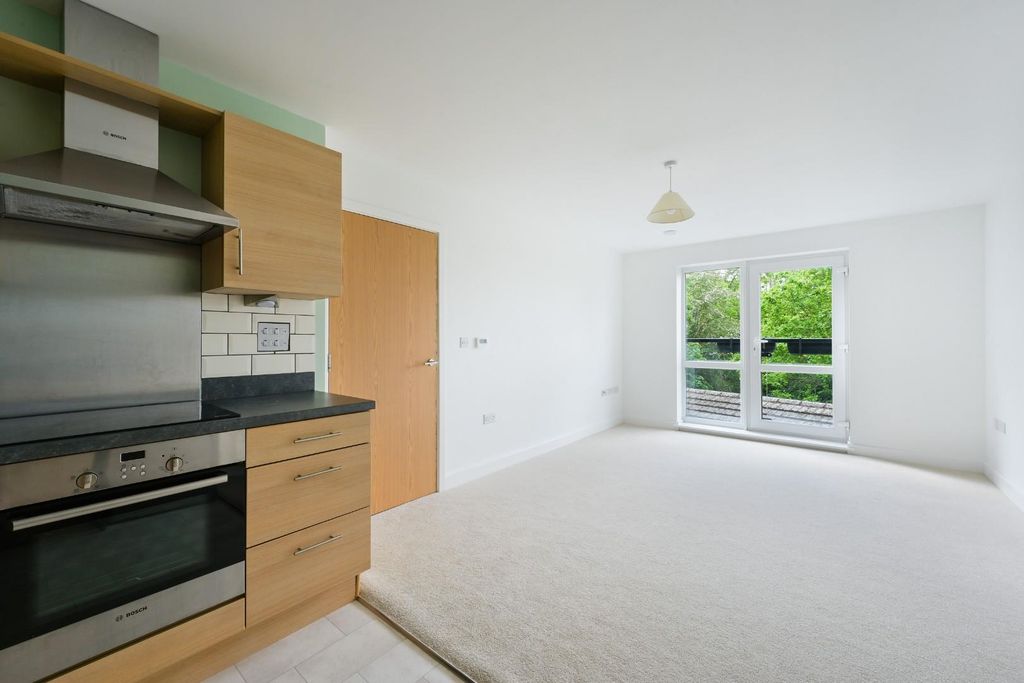 Property photo 3 of 13 Mentmore House, Flat  (10).Jpg