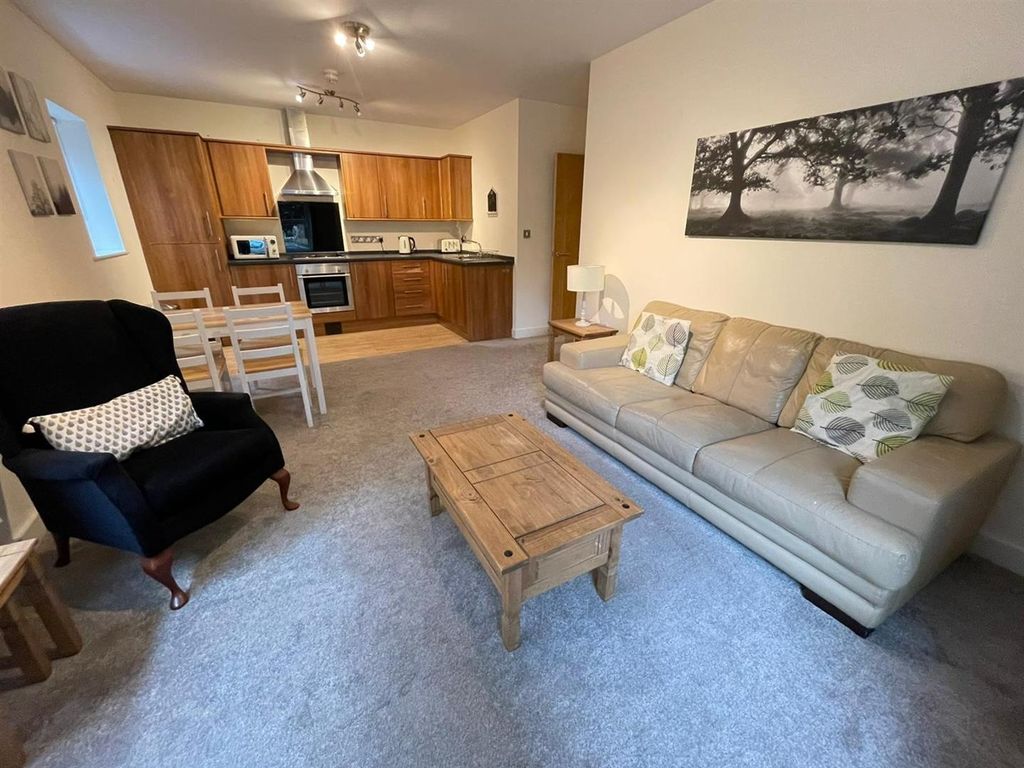 Property photo 2 of 11 Lounge / Diner