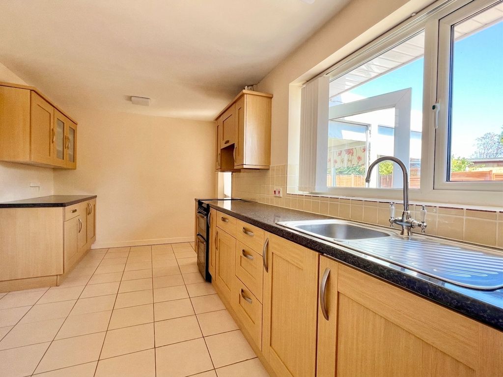 Property photo 3 of 23 Kitchen