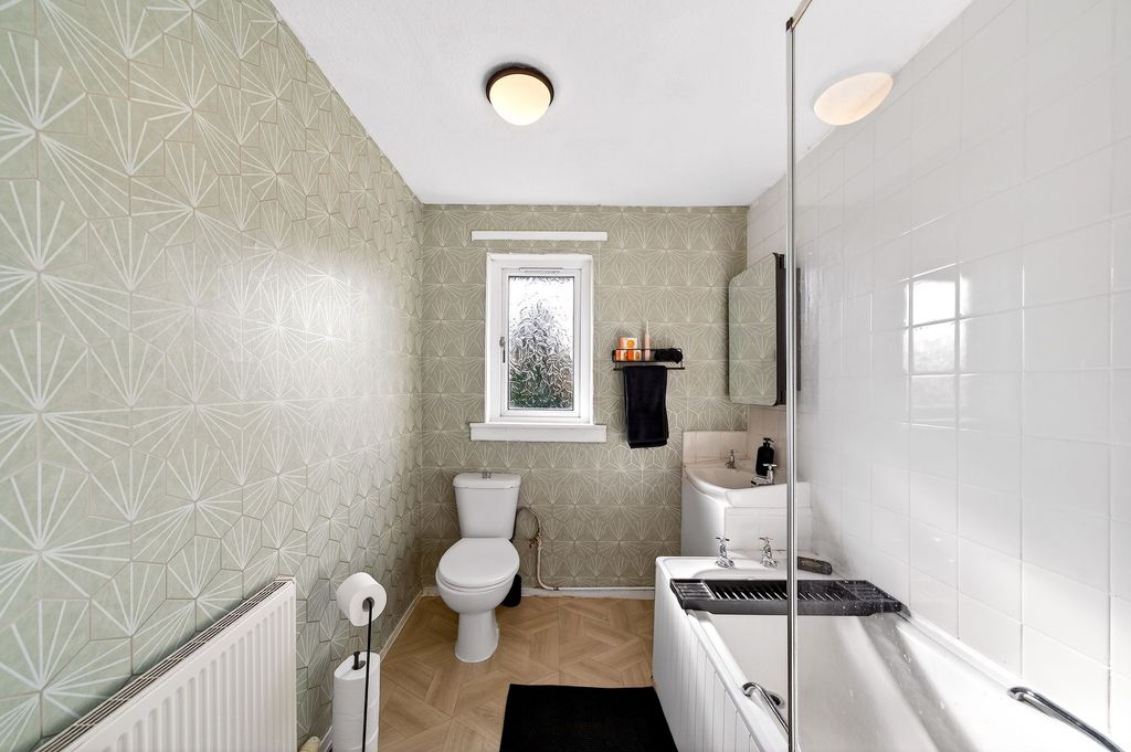 Property photo 3 of 32 Bathroom