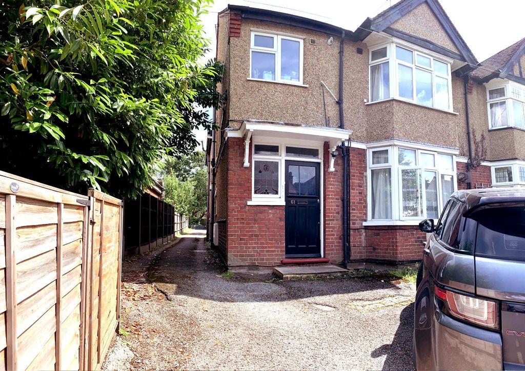 Property photo 1 of 8 One Bedroom To Let, Rickmansworth Road, Watford, Wd18 Rent £1250 Pcm