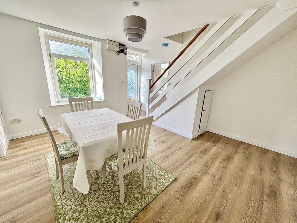 Property photo 3 of 26 Dining Room