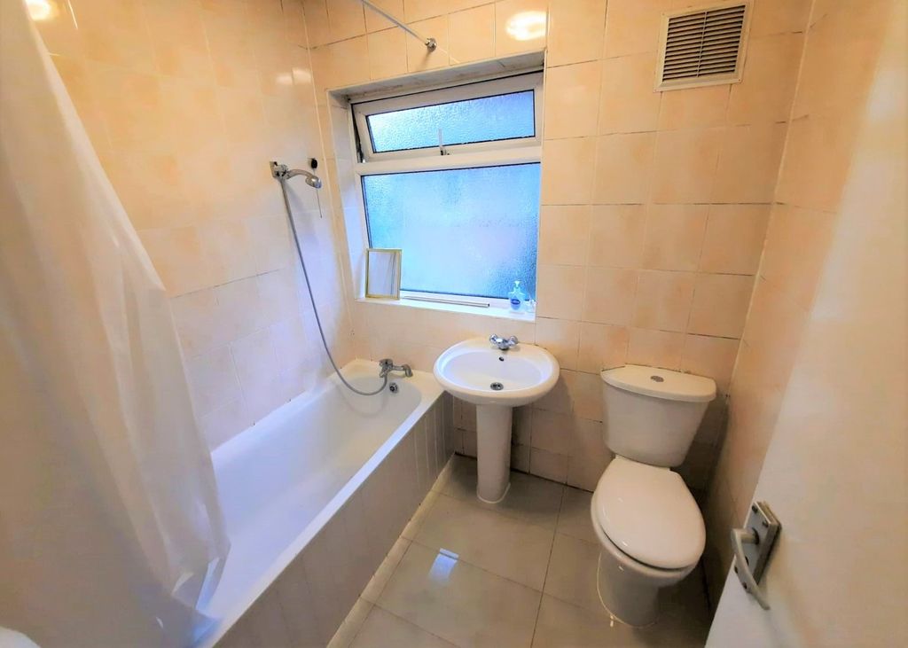 Property photo 3 of 6 Bathroom