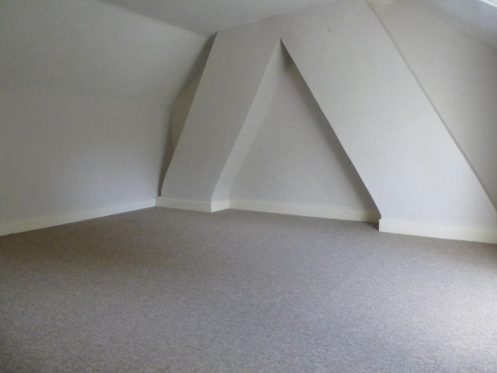 Property photo 1 of 7 Bedroom