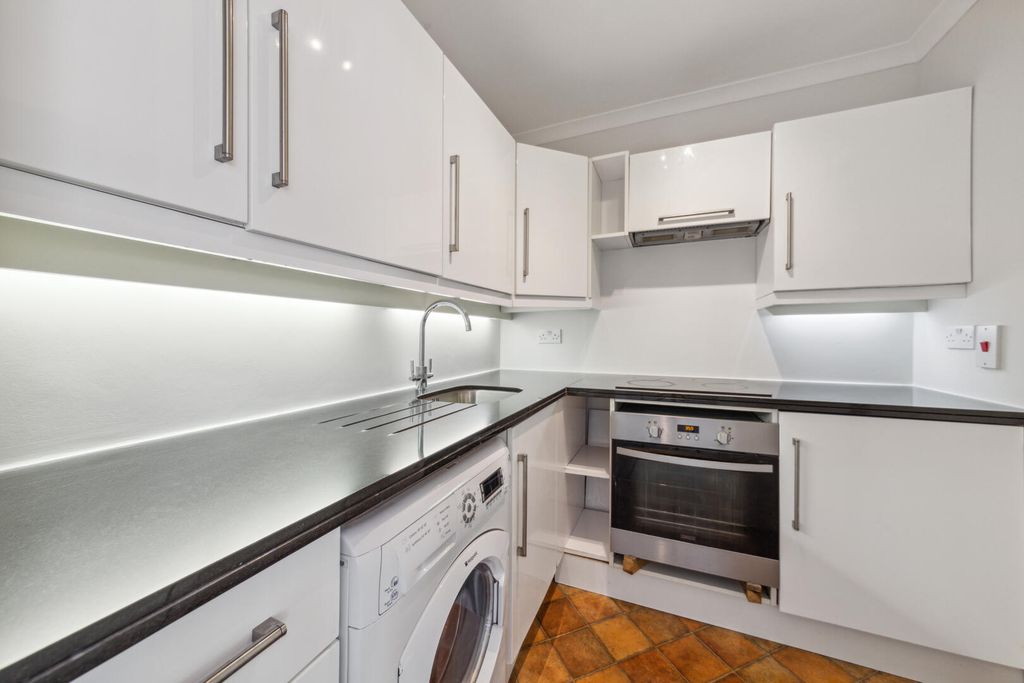 Property photo 2 of 11 Kitchen