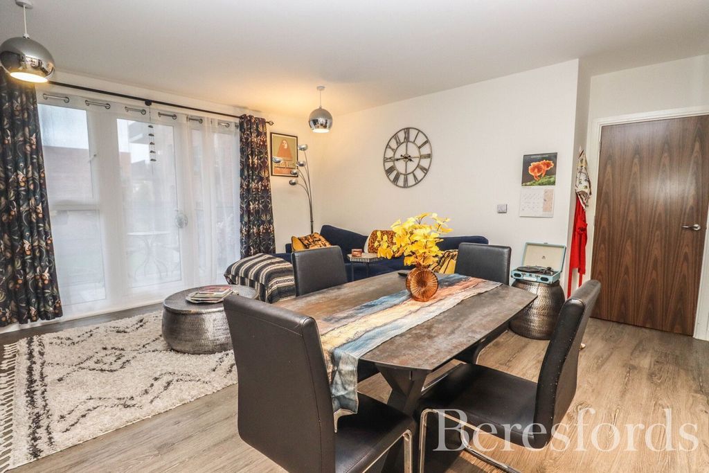 Property photo 3 of 14 Picture 3