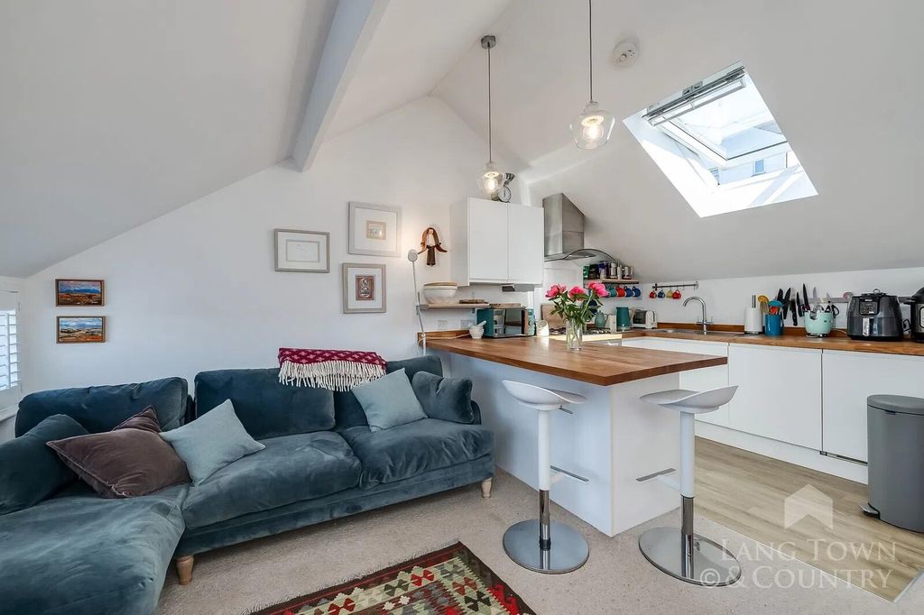 Property photo 3 of 10 Living Room