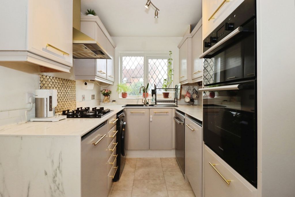 Property photo 2 of 17 Photo