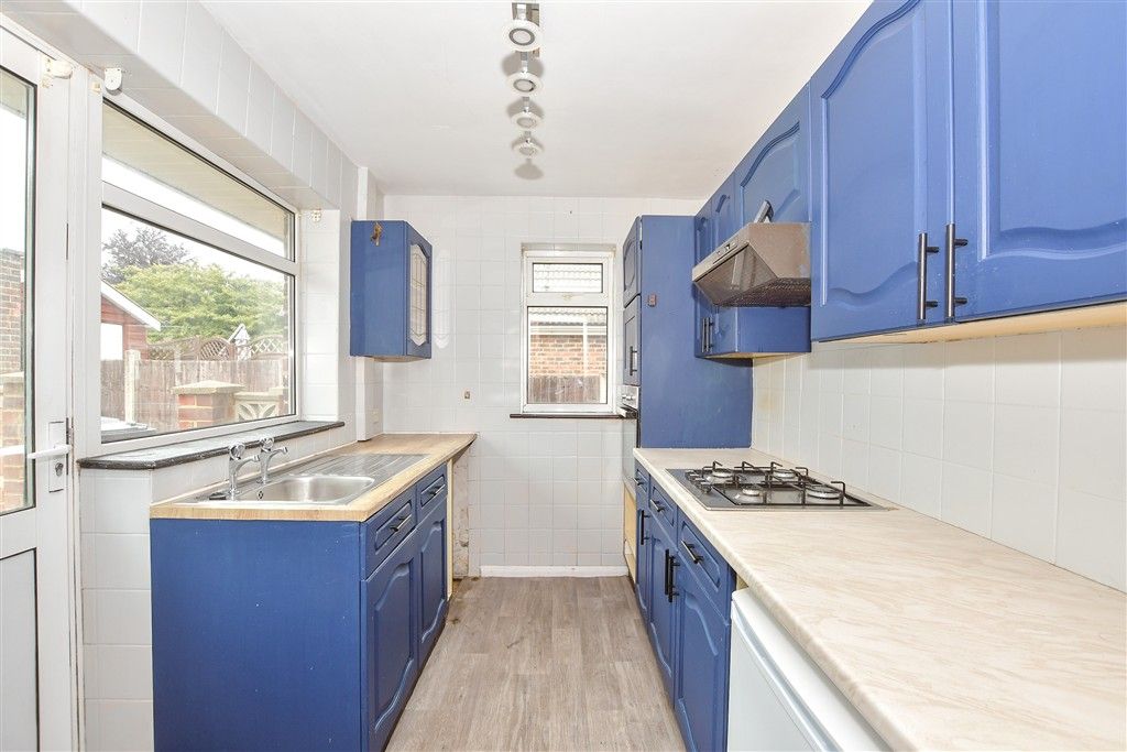 Property photo 2 of 11 Kitchen