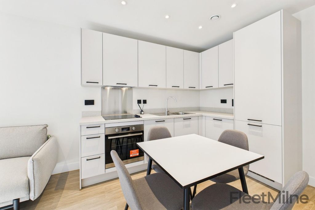 Property photo 3 of 6 Kitchen