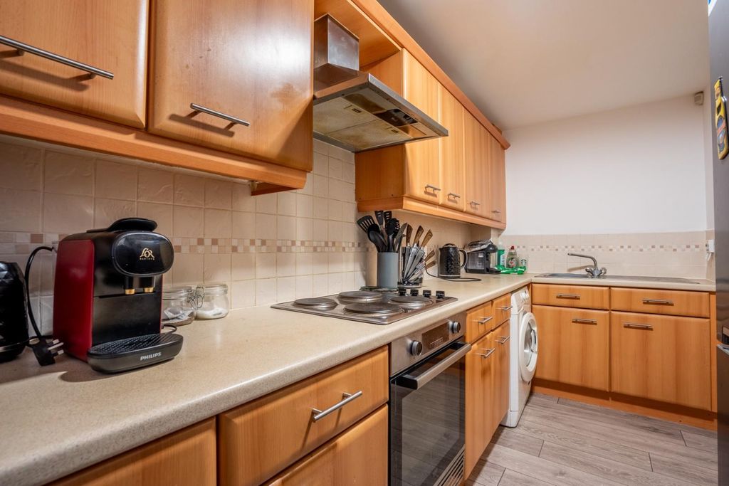 Property photo 3 of 10 Ph-3.Jpg