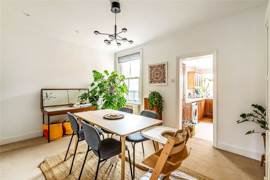 Property photo 3 of 9 Dining Room