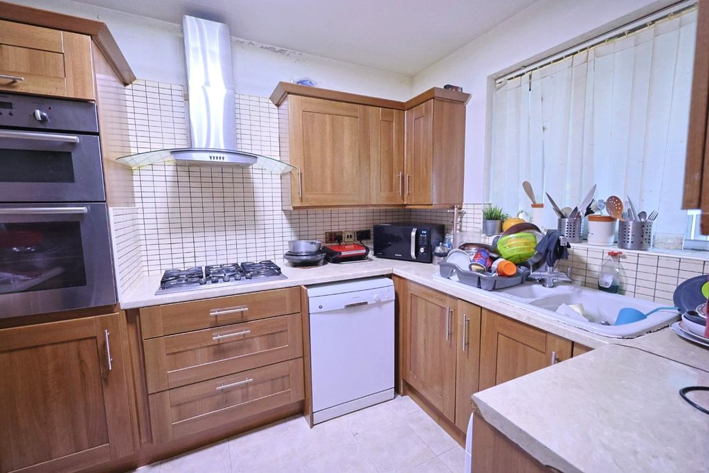 Property photo 2 of 10 3735612