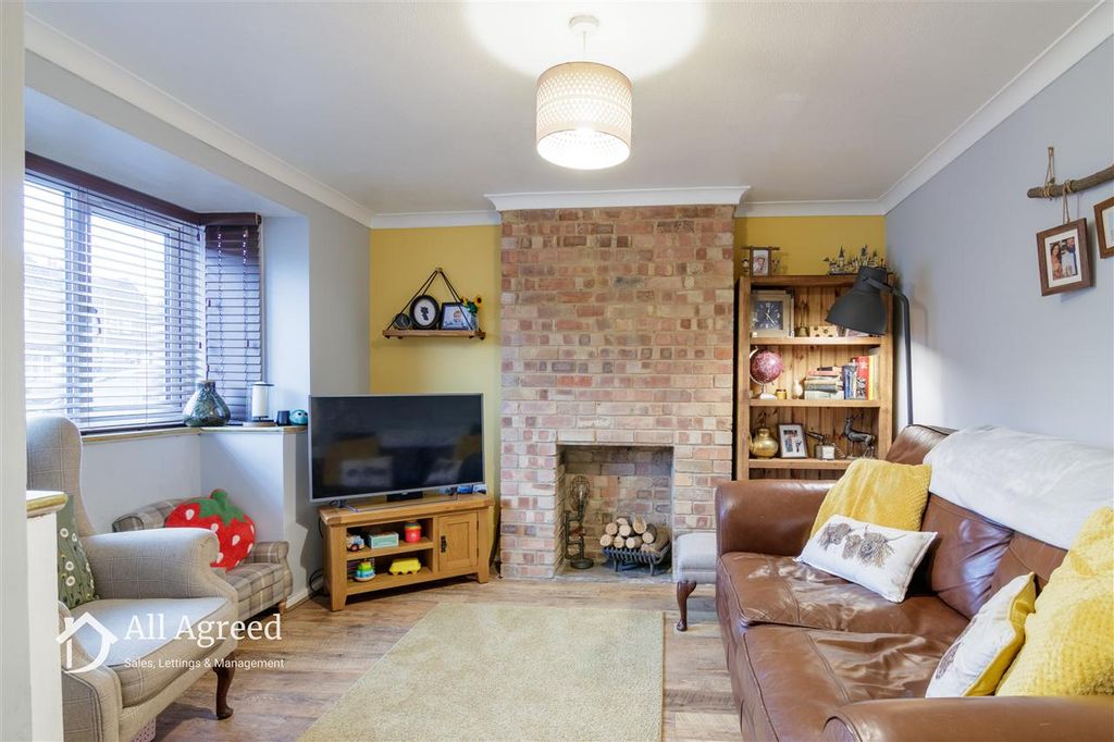 Property photo 2 of 13 Lounge