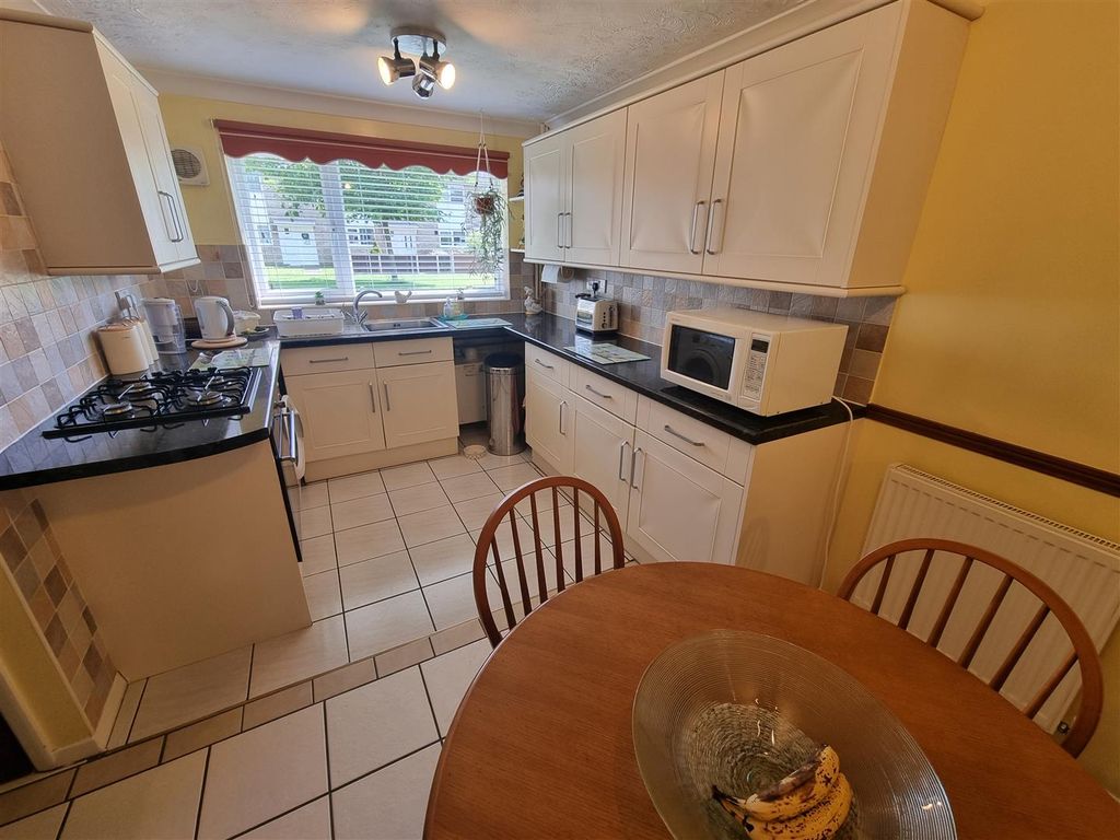 Property photo 3 of 12 Kitchen/Diner