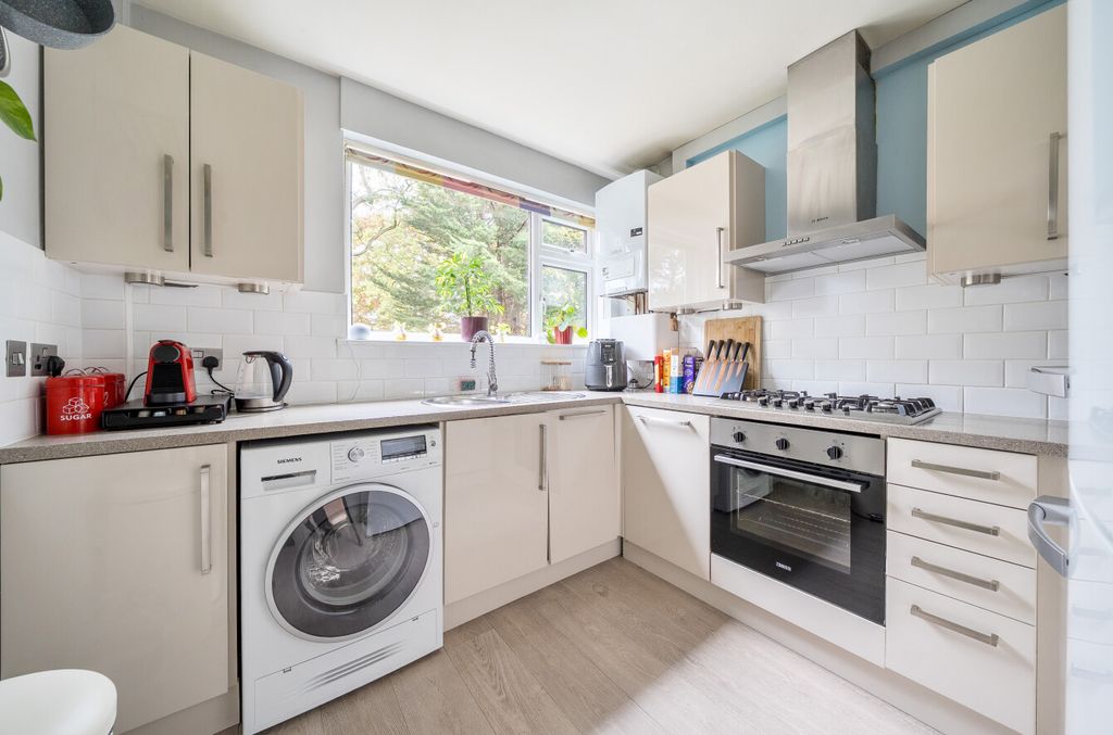 Property photo 3 of 11 1372455-11-68Fa38...