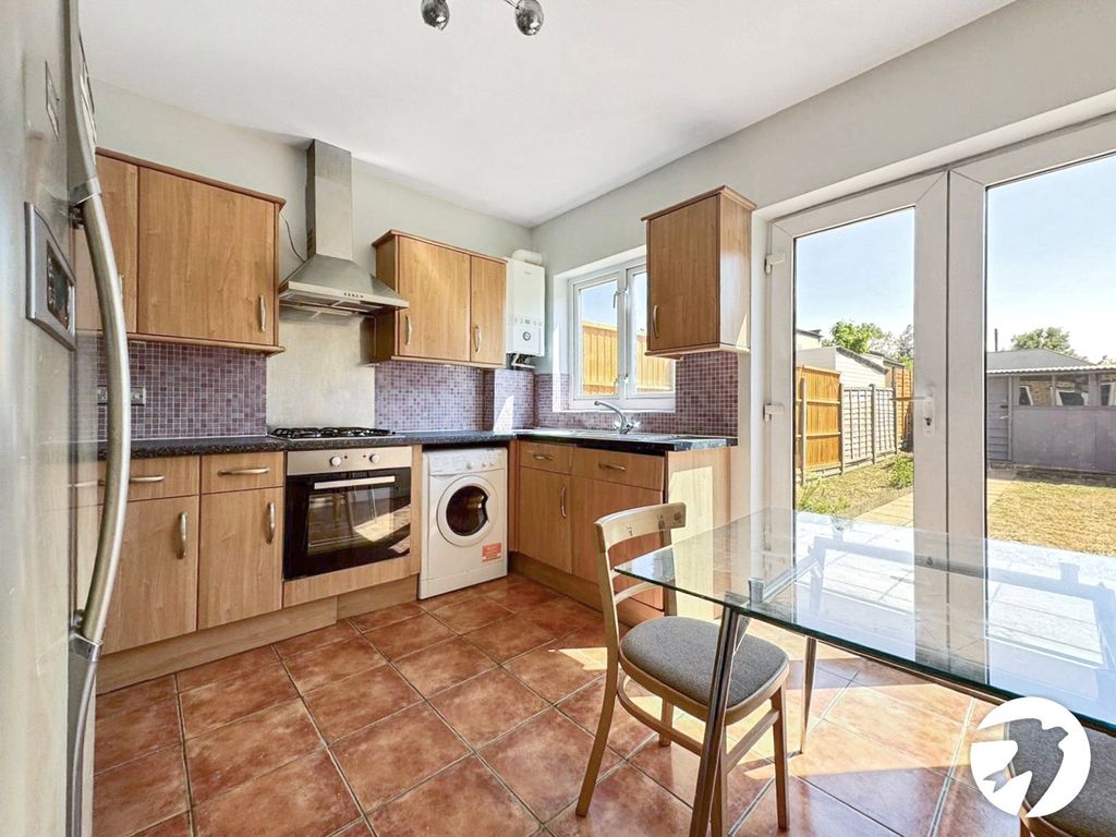 Property photo 3 of 11 Kitchen