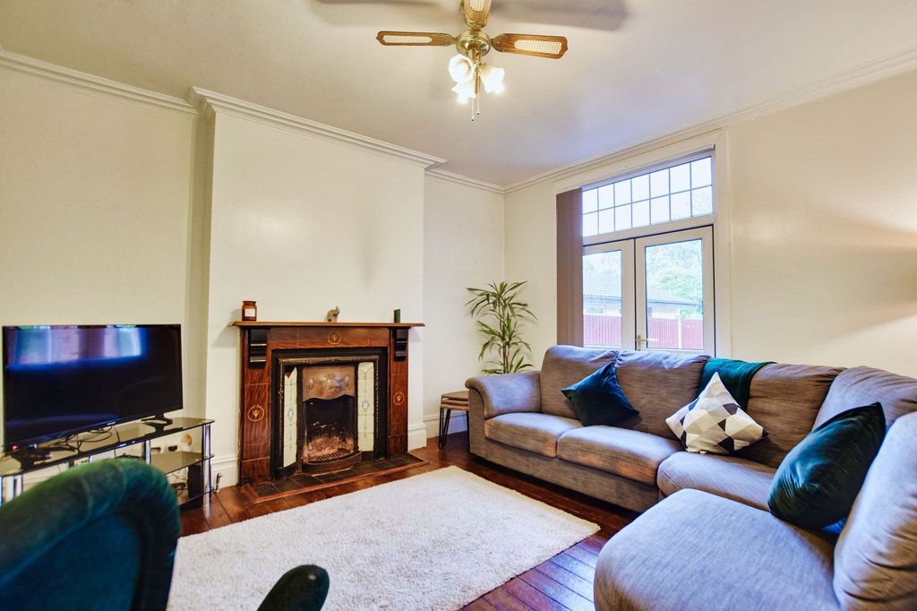 Property photo 2 of 22