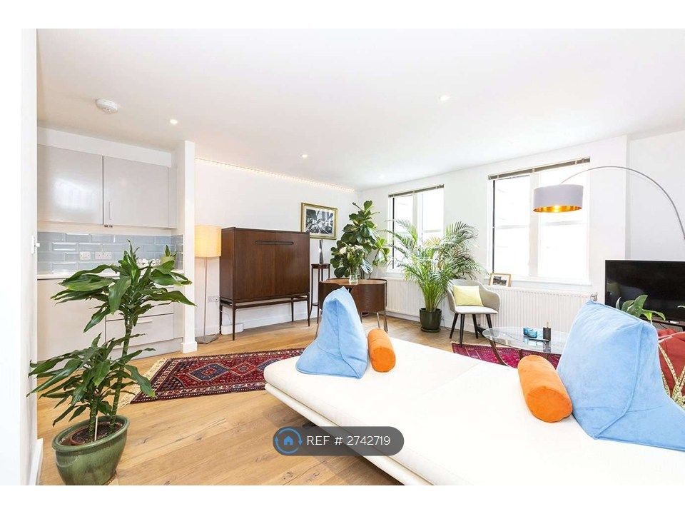 Property photo 3 of 10 Living Room