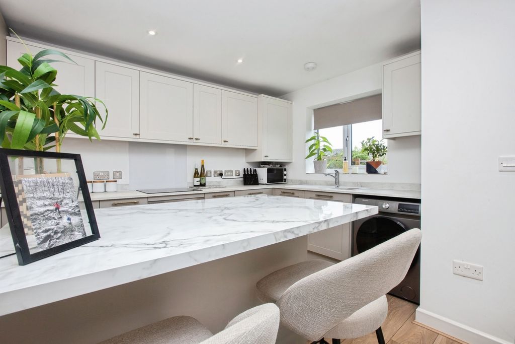 Property photo 3 of 18 Pbox-Img.Jpg
