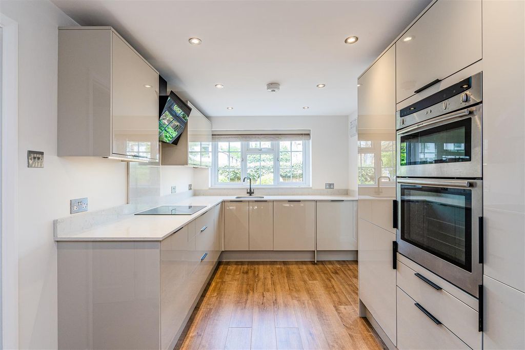 Property photo 3 of 15 24 Maybrook Gardens-02.Jpg