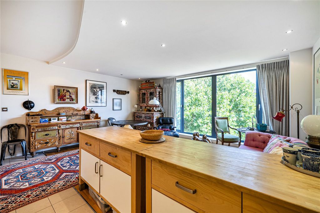 Property photo 1 of 21 Reception/Kitchen