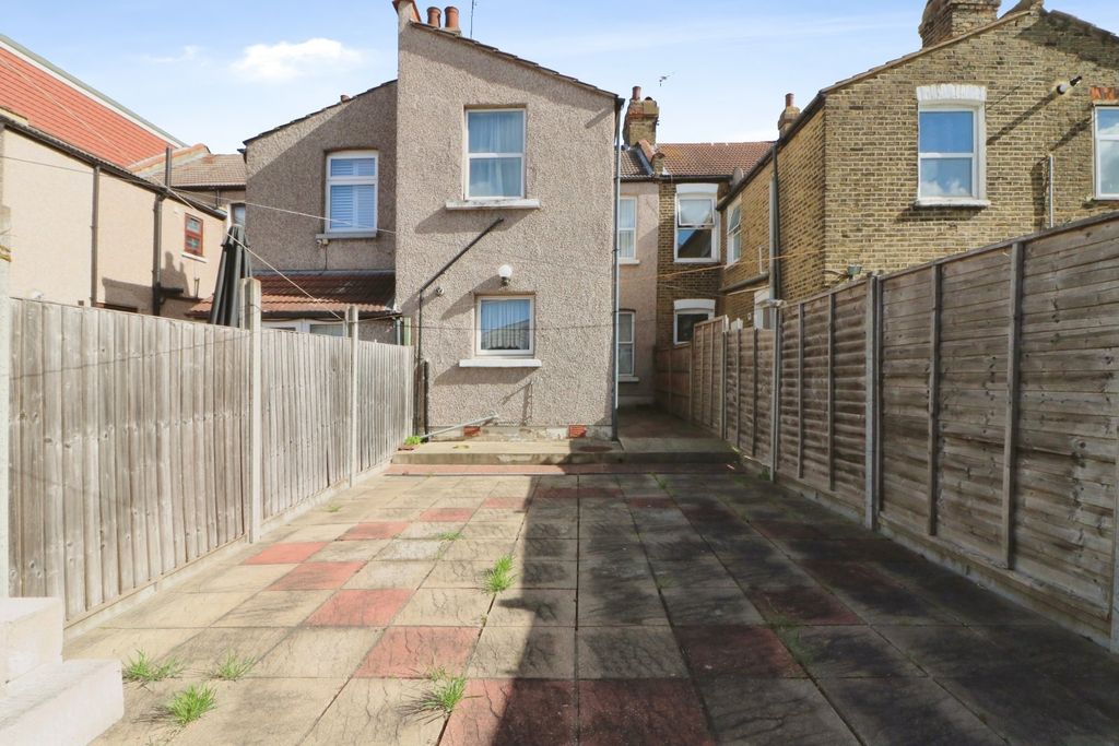 Property photo 2 of 14 Picture No. 05