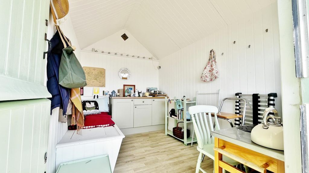 Property photo 2 of 5 Beach Hut:-