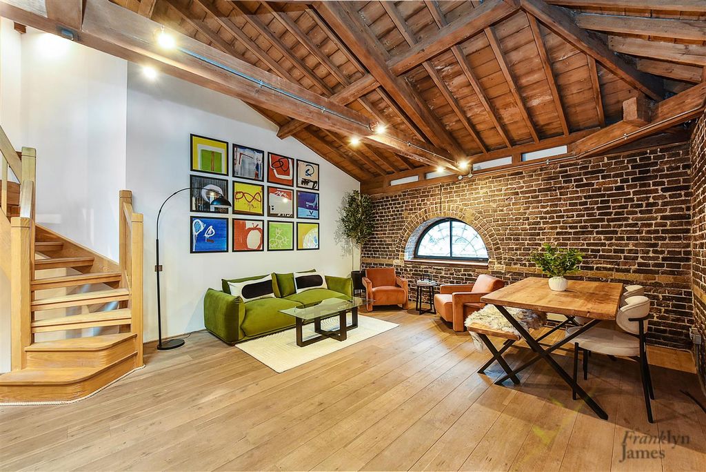 Property photo 2 of 14 4Fd9B954-6E7B-425E-8752-3898d9E92d34.Jpeg