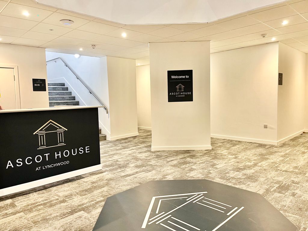Property photo 3 of 13 Entrance Hall