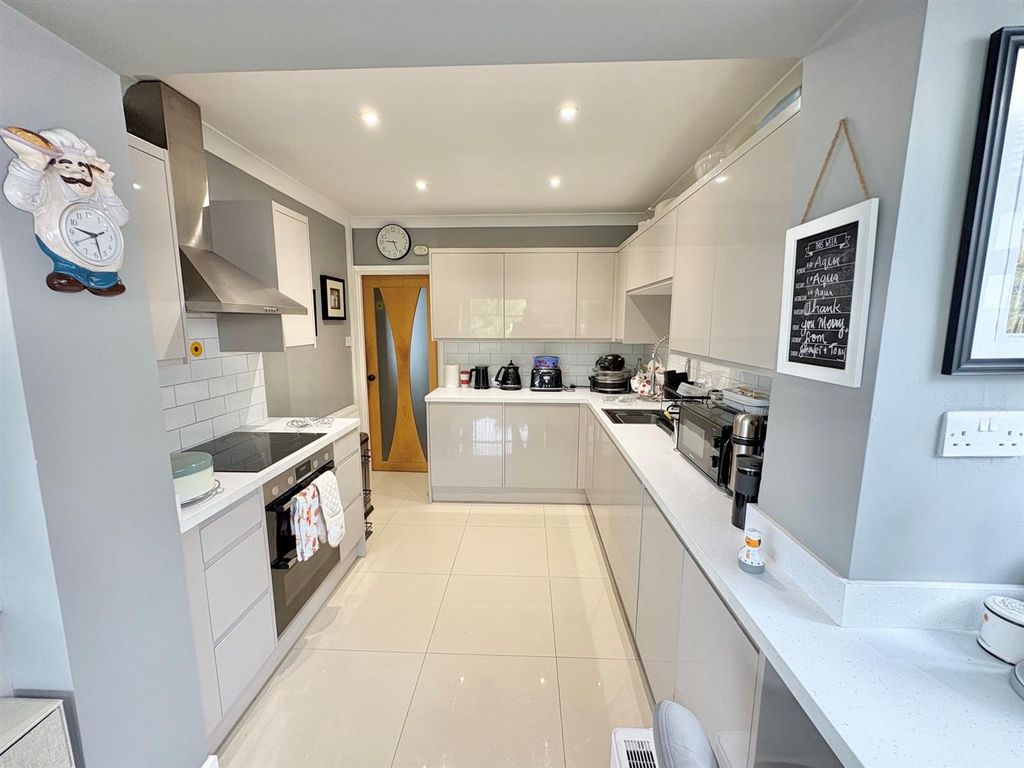 Property photo 3 of 12 Kitchen 2.Jpg