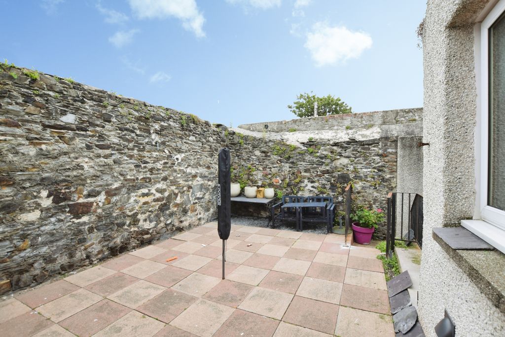 Property photo 2 of 55 Courtyard