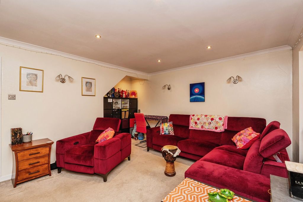 Property photo 3 of 17 Pbox-Img.Jpg