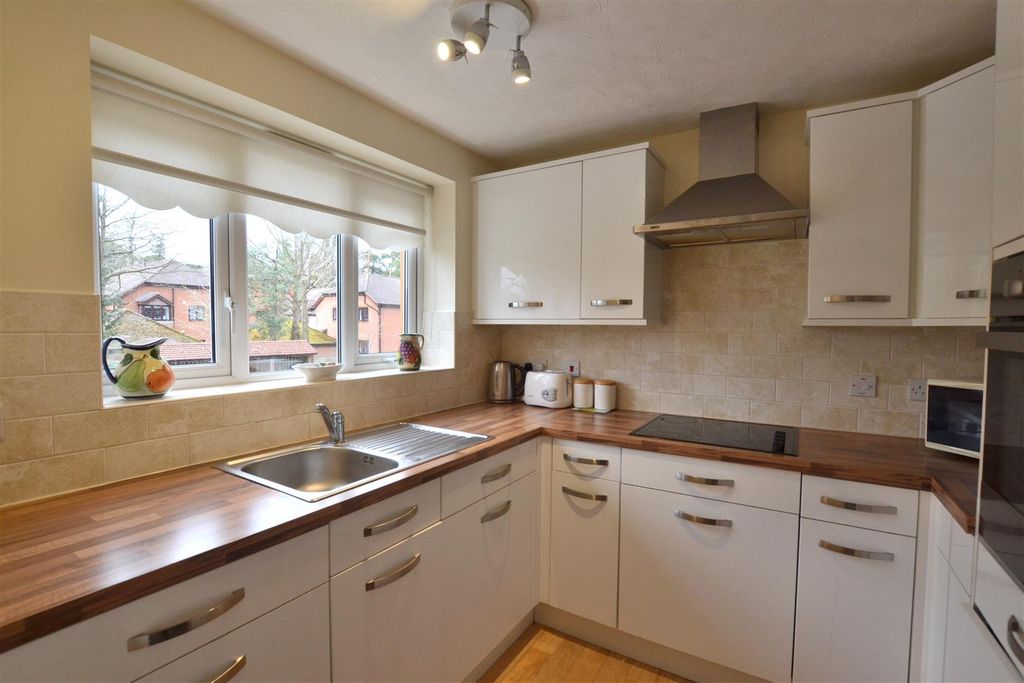 Property photo 2 of 17 Kitchen.Jpg
